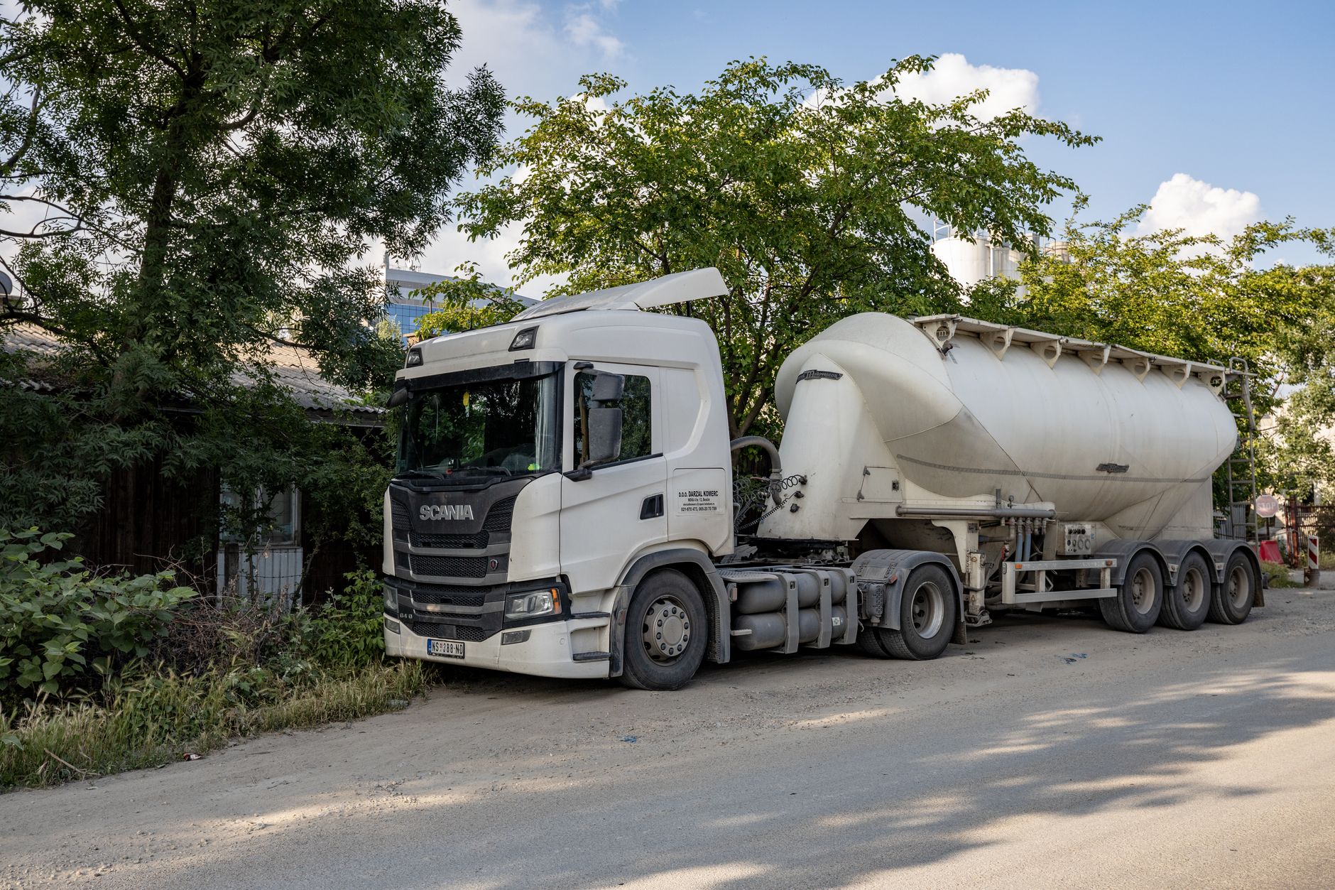 Rakományrögzítés és túlsúly 2026: mire figyelj, hogy ne érjen bírság